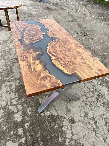 Стол-река из массива карагача